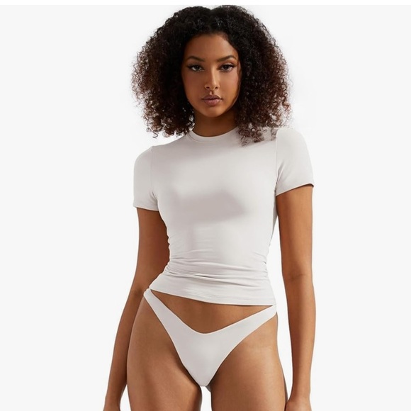 Tops - White double lined Fitted Short Sleeve T shirt size large